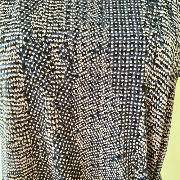 Elegant Short-Sleeve Women's Top Size Medium - Picture 5 of 7